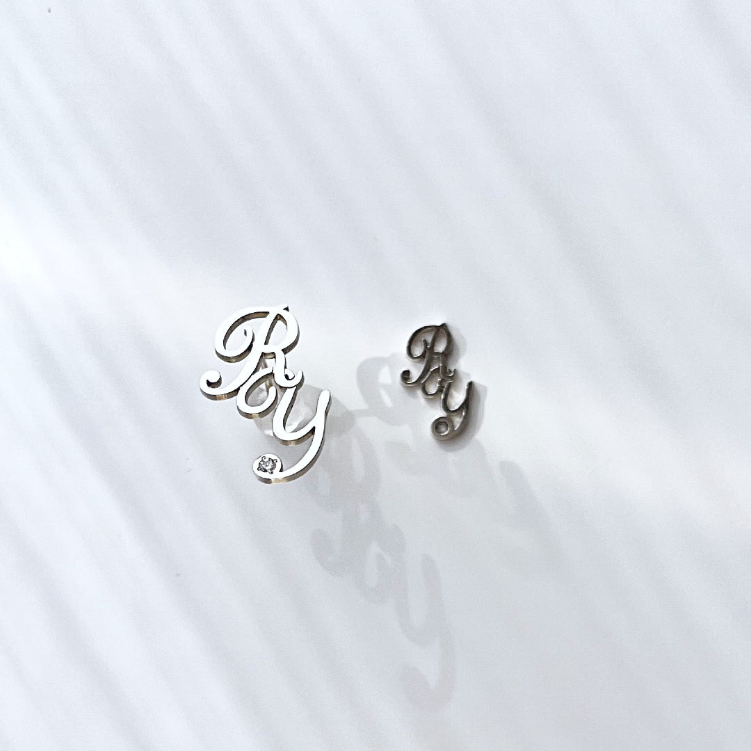 SINGLE販売/ダブルイニシャルピアス【K】＋【】